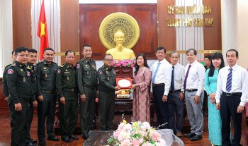 doan cuc phat trien bo quoc phong campuchia chuc tet nguyen dan lanh dao tp can tho