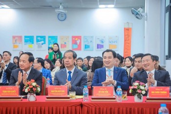 ong trinh van quyet bo truong nguyen kim son va ong vu van tien duoc cu tri nhat tri gioi thieu ung cu dbqh