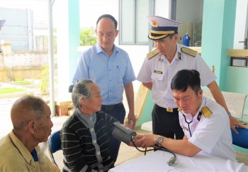 xuan chung tay giu bien tet tham tinh quan dan