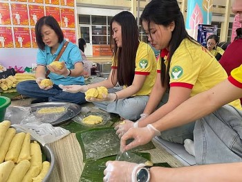 luu hoc sinh lao campuchia tim hieu tet co truyen viet nam