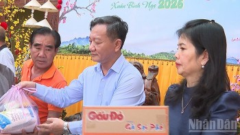 lan toa yeu thuong toi nguoi yeu the tai vientiane dip tet binh ngo 2026