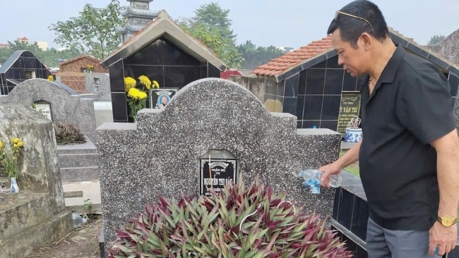 Mời ông bà về ăn Tết