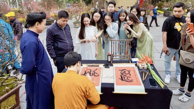 Du lịch bứt tốc dịp Tết: Hà Nội thu gần 4,9 nghìn tỷ đồng