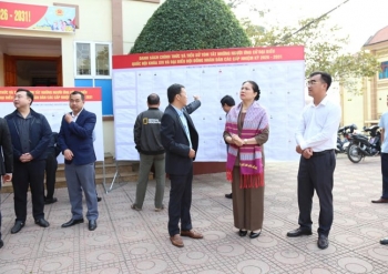 pho chu tich tong thu ky uy ban trung uong mttq viet nam ha thi nga tiep xuc cu tri xa than uyen tinh lai chau