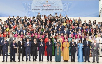 thu hut chuyen gia nguoi nuoc ngoai va kieu bao ve nuoc giang day lam viec