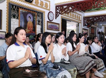 sac mau tet co truyen campuchia lao thai lan ruc ro tai thanh pho ho chi minh