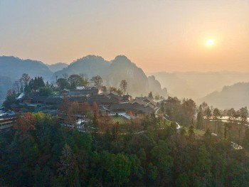 thap bat dong cau chuyen thoat ngheo truyen cam hung ra quoc te