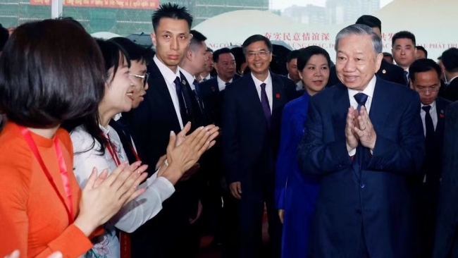 Tiếp nối tình hữu nghị truyền thống Việt Nam-Trung Quốc