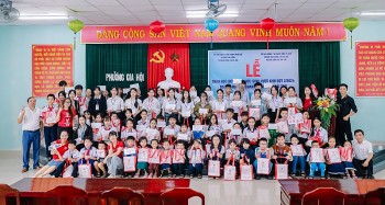 zhi shan ho tro 248 suat hoc bong 3 thu vien cho hoc sinh sinh vien o hue