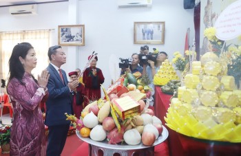 trang trong to chuc le gio to hung vuong tai lao