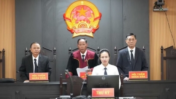 tuyen phat nguyen dinh thang 11 nam tu ve toi khung bo