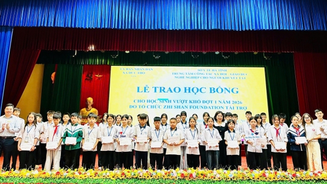 355 học sinh khó khăn tại Hà Tĩnh nhận học bổng Zhi Shan