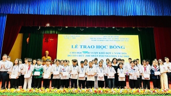 355 hoc sinh kho khan tai ha tinh nhan hoc bong zhi shan