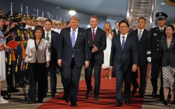 tin quoc te ngay 145 tong thong trump tham trung quoc eu yeu cau nen tang cong nghe tra phi cho bao chi