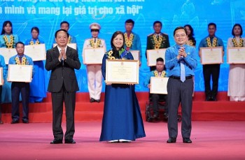 hoc tap va lam theo bac tro thanh dong luc trong lao dong sang tao