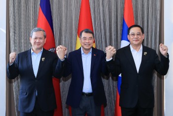 thu tuong lao campuchia sap tham viet nam tham du dien dan tuong lai asean