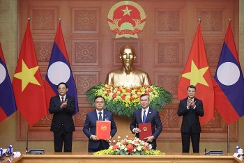 viet nam va lao trao nhieu van kien hop tac quan trong