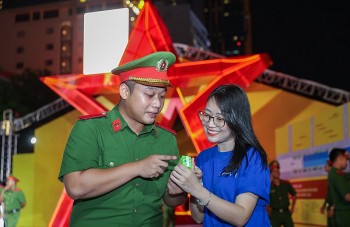 tham gia gala to quoc binh yen dung quen ghe tram vinamilk nap nang luong