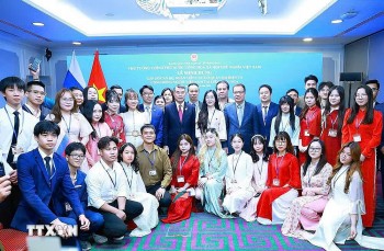 thu tuong le minh hung gap cong dong nguoi viet nam tai nga