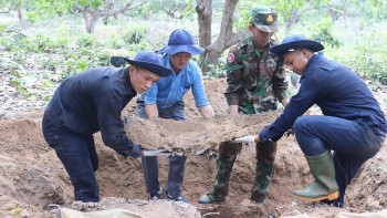 hanh trinh tim dong doi giua nhung canh rung campuchia
