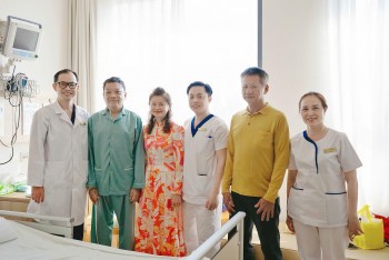 loai bo khoi u nao 8 cm benh nhan campuchia tu di la i chi sau 2 ngay phau thuat