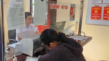 mot nam chinh quyen dia phuong 2 cap di gan hon cho it hon lam thu tuc nhanh hon