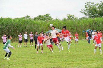 giai bong da tu thien gay quy xay chua cua nguoi viet tai nhat ban