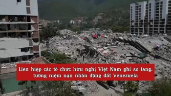video lien hiep cac to chuc huu nghi viet nam ghi so tang tuong niem nan nhan dong dat venezuela