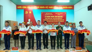 vung 4 hai quan khanh thanh ban giao 4 nha cho cac gia dinh chinh sach