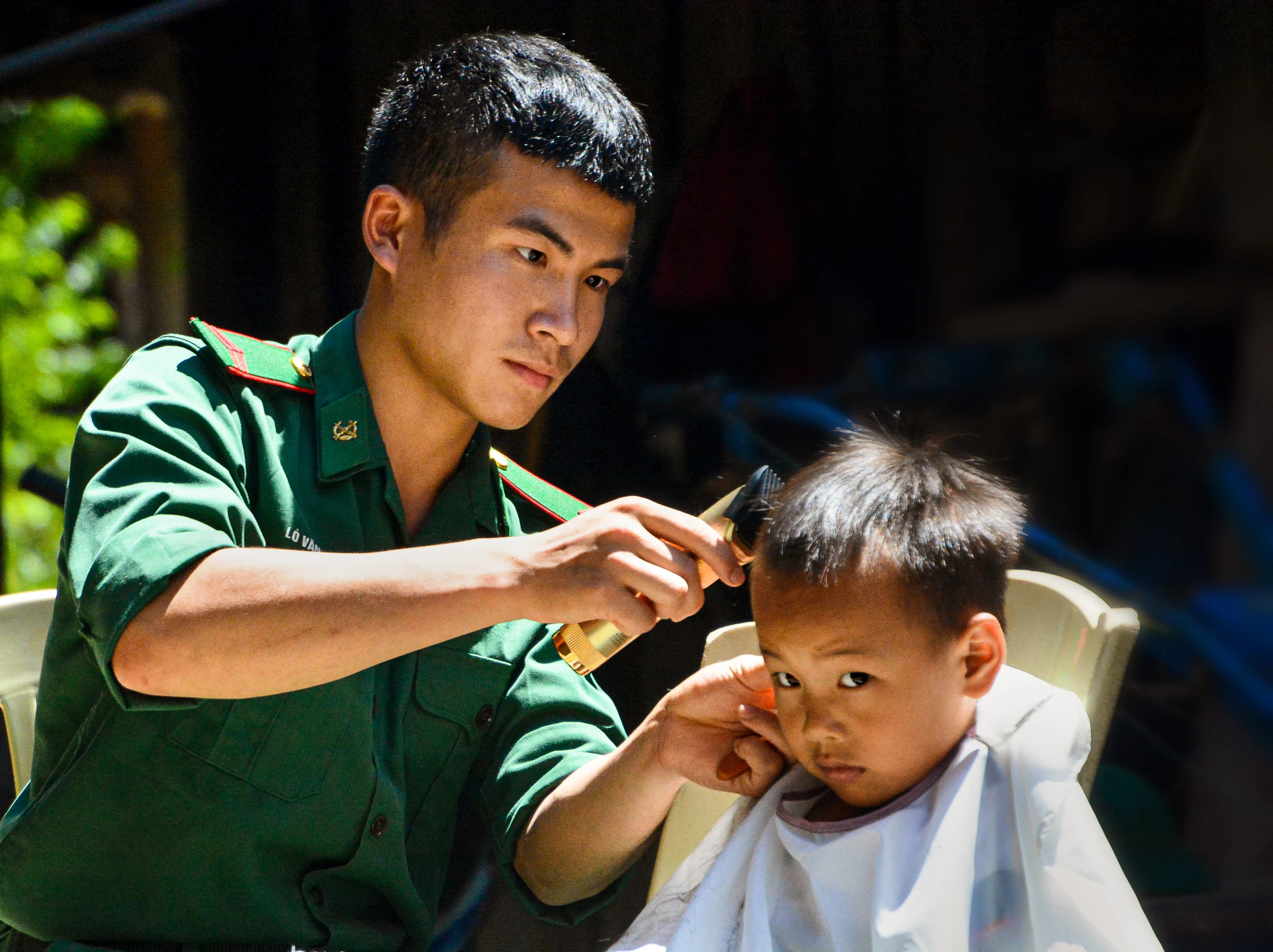 Đồn Biên phòng Bát Mọt (tỉnh Thanh Hóa) triển khai chương trình "Nâng bước em tới trường - Con nuôi đồn biên phòng". (Ảnh: Báo Thanh Hóa)