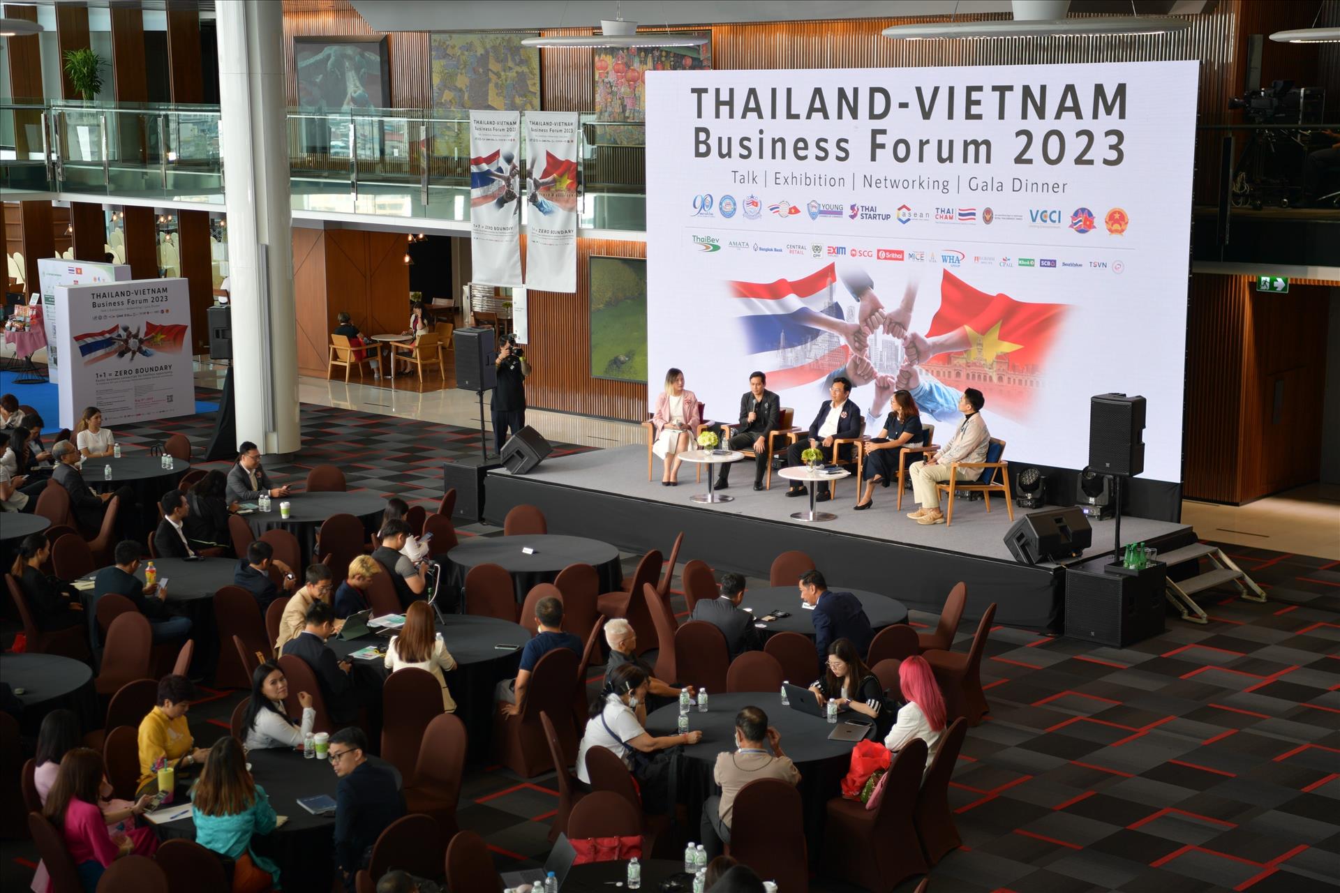 Diễn đàn Doanh nghiệp Việt Nam - Thái Lan năm 2023 với chủ đề “1+1 = không biên giới”, ngày 15/8/2023 tại Bangkok, Thái Lan. (Ảnh: TTXVN)