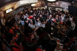 8 thoi xau cua nguoi viet thoi nay khien khach tay ngan ngam