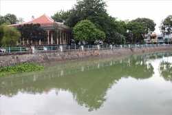 gieng nuoc sieu to khong lo tram tuoi o thanh pho co xua nhat mien tay