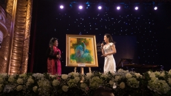 hoa sy van duong thanh dau gia thanh cong 3 buc tranh tri gia 270 trieu dong tang quy thien nhan