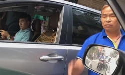 ha noi lai xe di nguoc chieu con danh chui nguoi nhac nho