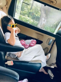 con gai cong vinh ngay cang phong phao thua huong nhieu net noi troi cua me