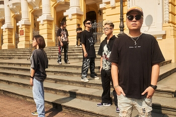 rapper lk quay tro lai duong dua am nhac voi mv ha noi xin