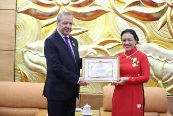dai su angeria tai viet nam nhan ki niem chuong cua vufo vi thuc day quan he huu nghi hai nuoc