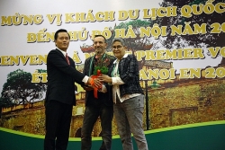 hai du khach dau tien xong dat ha noi nam 2020 la ai