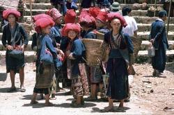 phien cho sapa nam 1992 trong anh cua du khach nuoc ngoai