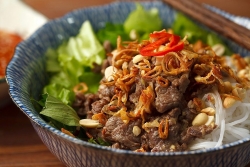 cnn ca ngoi mon bun bo nam bo o ha noi la cuc re va ngon tuyet