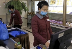 trieu tien tiep tuc dong cua bien gioi vi covid 19