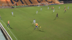 video cau thu sut cho vui ai ngo ghi ban thang khong tuong