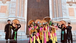 ve kinh bac va dong mau lac hong toa sang tai le hoi am nhac y