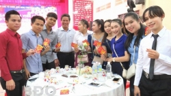 126 sinh vien lao tai binh dinh vui tet co truyen viet nam 2020