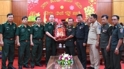 doan luc luong vu trang 3 tinh campuchia chuc tet tinh binh phuoc