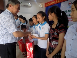 children above all adoption trao hoc bong cho 58 hoc sinh co hoan canh kho khan tai da nang