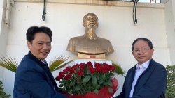 dai su quan viet nam tai angieria tin tuong vung chac vao su lanh dao cua dang