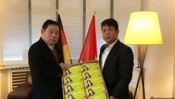 Cộng đồng người Việt tại Đức quyên góp 16.000 khẩu trang gửi về quê hương