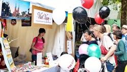 an pham cac mat hang xuat khau cua viet nam thu hut tai le hoi da van hoa o australia